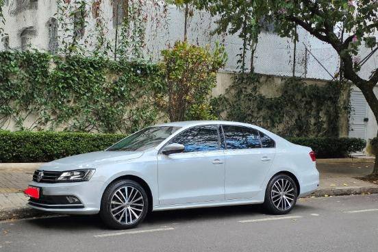 VOLKSWAGEN JETTA 2.0 TSI HIGHLINE 211CV GASOLINA 4P TIPTRONIC